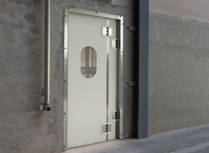 Маятниковая дверь пластиковая с фиксацией 180 градусов Ирбис МД