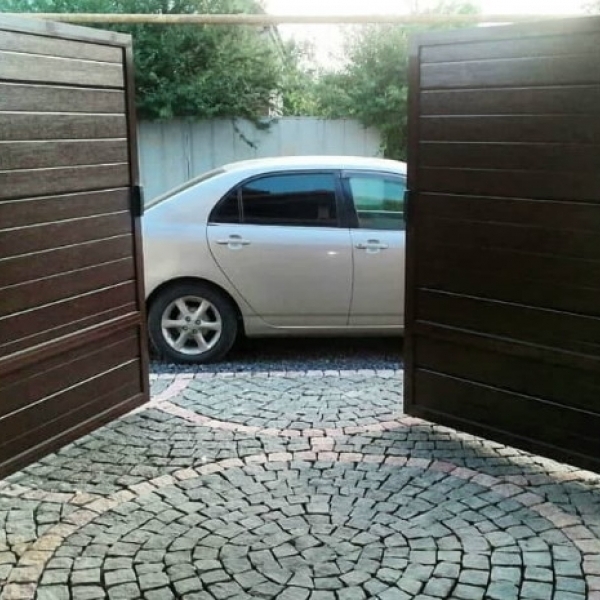 Распашные въездные ворота Prestige Алютех